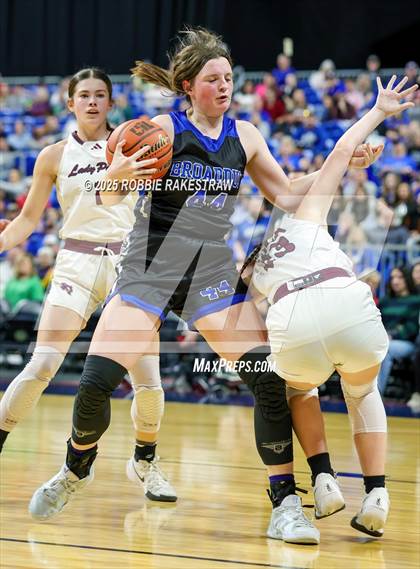 Thumbnail 2 in Broaddus vs. Eula (UIL 1A Basketball Division I Final) photogallery.