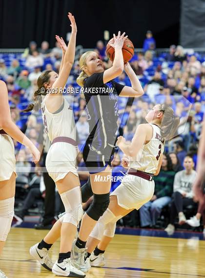 Thumbnail 3 in Broaddus vs. Eula (UIL 1A Basketball Division I Final) photogallery.
