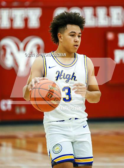 Thumbnail 3 in Beyer vs. Clovis (MLK Showcase) photogallery.