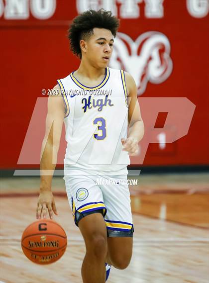 Thumbnail 2 in Beyer vs. Clovis (MLK Showcase) photogallery.