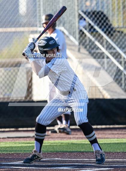 Thumbnail 3 in Harvard-Westlake vs St Francis photogallery.