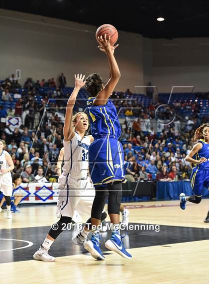 Thumbnail 2 in Conway vs. North Little Rock (AAA 7A Final) photogallery.