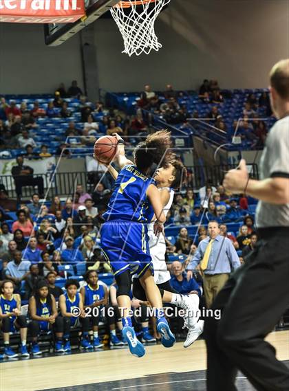 Thumbnail 1 in Conway vs. North Little Rock (AAA 7A Final) photogallery.