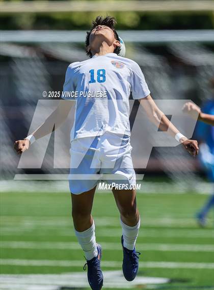 Thumbnail 2 in Mercer Island @ Auburn Mountainview (WIAA 3A Semi Final) photogallery.
