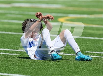 Thumbnail 2 in Mercer Island @ Auburn Mountainview (WIAA 3A Semi Final) photogallery.