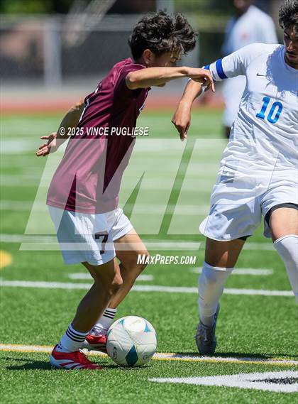Thumbnail 1 in Mercer Island @ Auburn Mountainview (WIAA 3A Semi Final) photogallery.