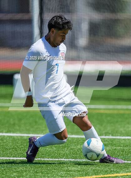 Thumbnail 2 in Mercer Island @ Auburn Mountainview (WIAA 3A Semi Final) photogallery.