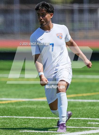 Thumbnail 2 in Mercer Island @ Auburn Mountainview (WIAA 3A Semi Final) photogallery.