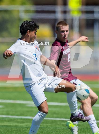 Thumbnail 2 in Mercer Island @ Auburn Mountainview (WIAA 3A Semi Final) photogallery.