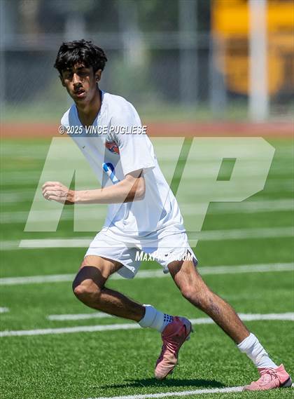 Thumbnail 2 in Mercer Island @ Auburn Mountainview (WIAA 3A Semi Final) photogallery.
