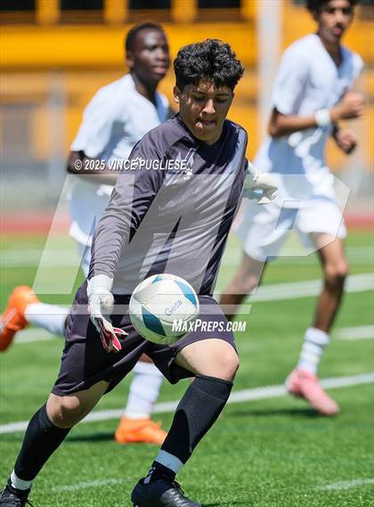 Thumbnail 3 in Mercer Island @ Auburn Mountainview (WIAA 3A Semi Final) photogallery.