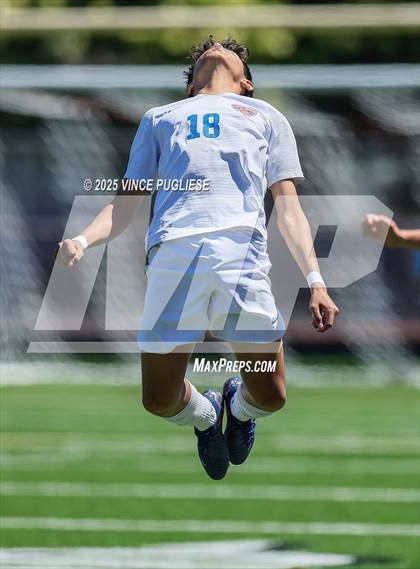 Thumbnail 3 in Mercer Island @ Auburn Mountainview (WIAA 3A Semi Final) photogallery.