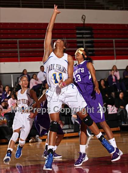 Thumbnail 2 in St. Anthony vs. St. Bernard (Real Run Classic) photogallery.