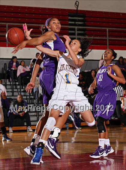 Thumbnail 1 in St. Anthony vs. St. Bernard (Real Run Classic) photogallery.
