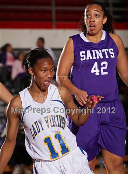 Thumbnail 1 in St. Anthony vs. St. Bernard (Real Run Classic) photogallery.