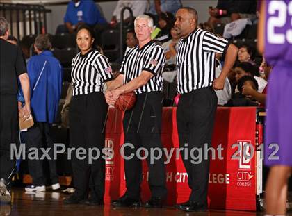 Thumbnail 1 in St. Anthony vs. St. Bernard (Real Run Classic) photogallery.