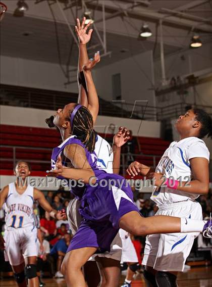 Thumbnail 3 in St. Anthony vs. St. Bernard (Real Run Classic) photogallery.