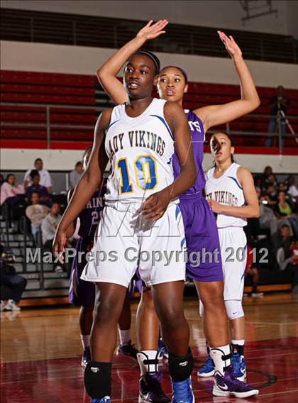 Thumbnail 3 in St. Anthony vs. St. Bernard (Real Run Classic) photogallery.