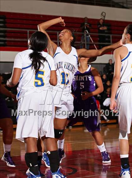 Thumbnail 3 in St. Anthony vs. St. Bernard (Real Run Classic) photogallery.