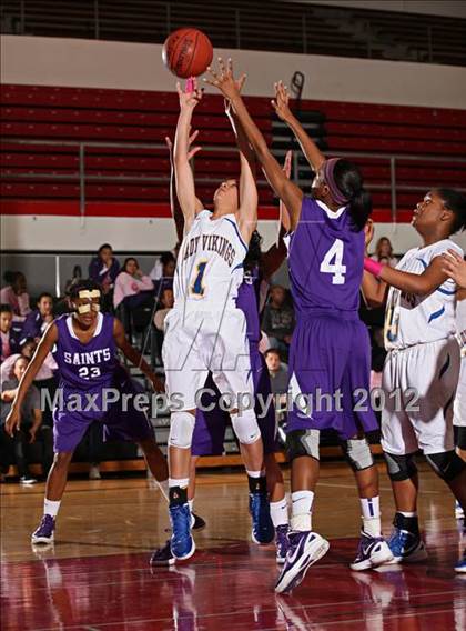 Thumbnail 2 in St. Anthony vs. St. Bernard (Real Run Classic) photogallery.