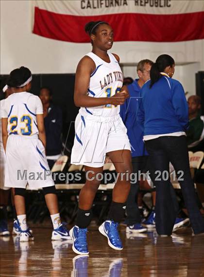 Thumbnail 3 in St. Anthony vs. St. Bernard (Real Run Classic) photogallery.