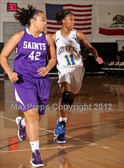Thumbnail 2 in St. Anthony vs. St. Bernard (Real Run Classic) photogallery.