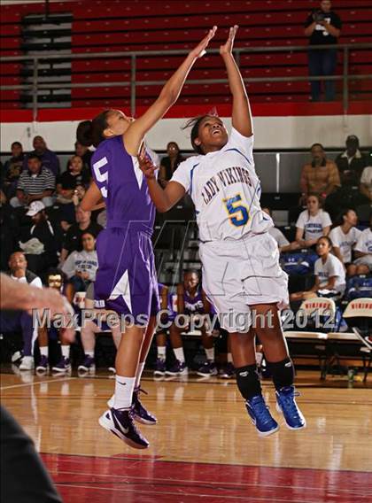 Thumbnail 2 in St. Anthony vs. St. Bernard (Real Run Classic) photogallery.