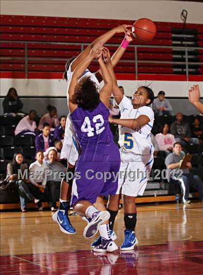 Thumbnail 3 in St. Anthony vs. St. Bernard (Real Run Classic) photogallery.