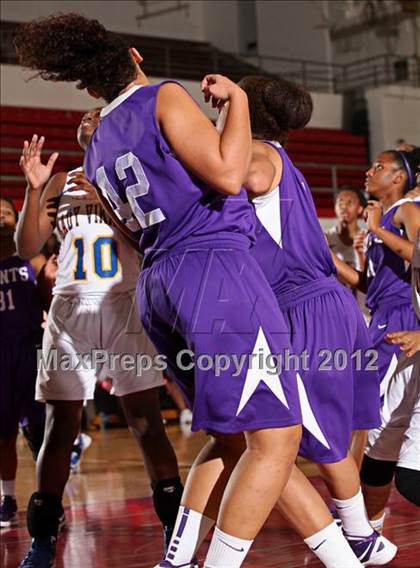 Thumbnail 1 in St. Anthony vs. St. Bernard (Real Run Classic) photogallery.