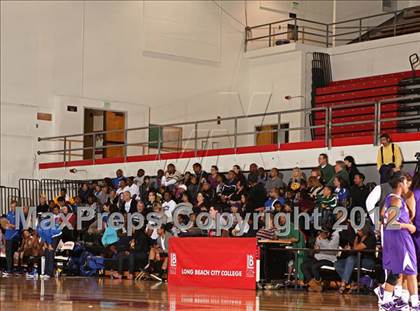 Thumbnail 1 in St. Anthony vs. St. Bernard (Real Run Classic) photogallery.