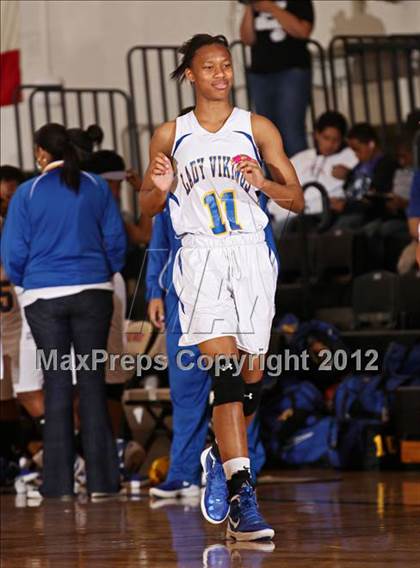 Thumbnail 3 in St. Anthony vs. St. Bernard (Real Run Classic) photogallery.