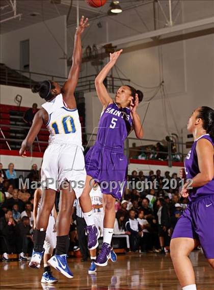 Thumbnail 3 in St. Anthony vs. St. Bernard (Real Run Classic) photogallery.