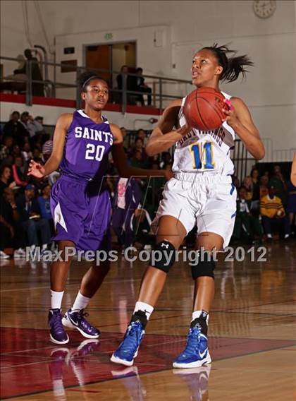 Thumbnail 2 in St. Anthony vs. St. Bernard (Real Run Classic) photogallery.