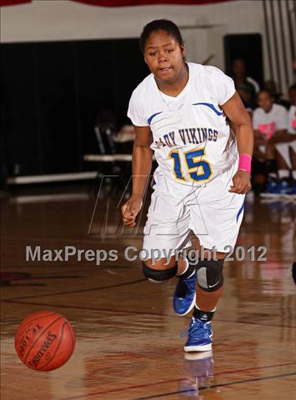Thumbnail 3 in St. Anthony vs. St. Bernard (Real Run Classic) photogallery.