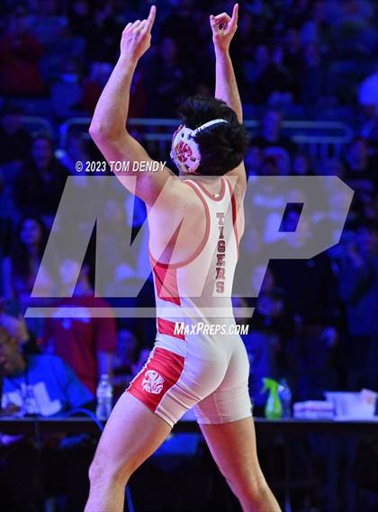 Thumbnail 2 in UIL 6A State Championships 157 lb - 175 lb Finals photogallery.