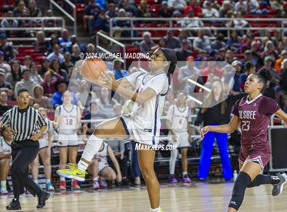 Thumbnail 3 in Hardin-Jefferson vs. Silsbee photogallery.