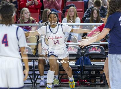 Thumbnail 3 in Hardin-Jefferson vs. Silsbee photogallery.