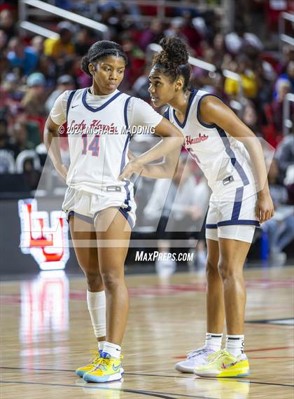 Thumbnail 1 in Hardin-Jefferson vs. Silsbee photogallery.