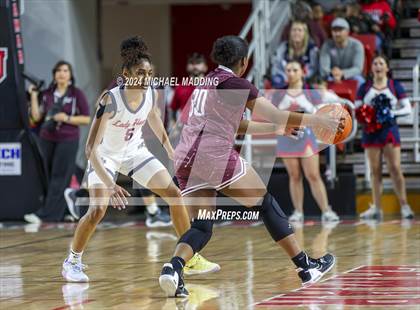 Thumbnail 2 in Hardin-Jefferson vs. Silsbee photogallery.