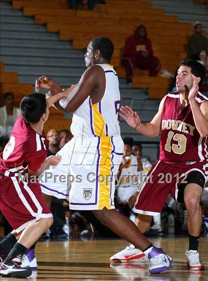 Thumbnail 3 in Lynwood vs. Downey photogallery.