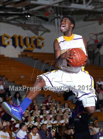 Thumbnail 3 in Lynwood vs. Downey photogallery.