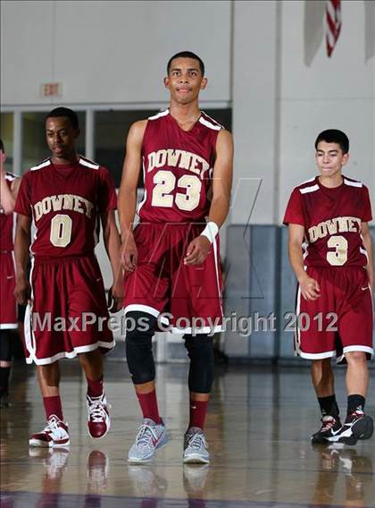 Thumbnail 3 in Lynwood vs. Downey photogallery.