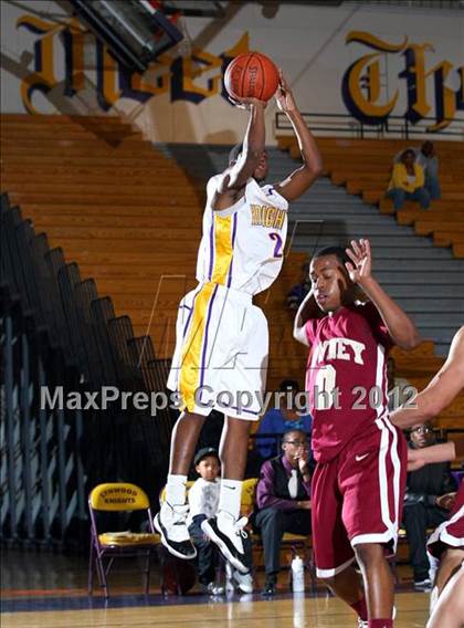 Thumbnail 2 in Lynwood vs. Downey photogallery.