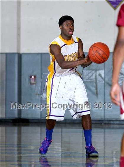 Thumbnail 2 in Lynwood vs. Downey photogallery.