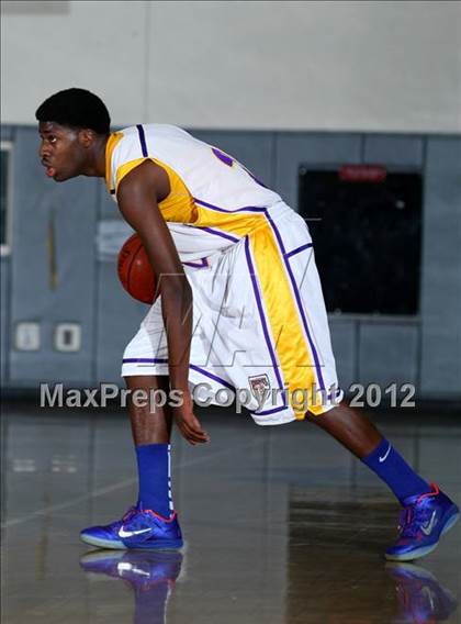Thumbnail 2 in Lynwood vs. Downey photogallery.