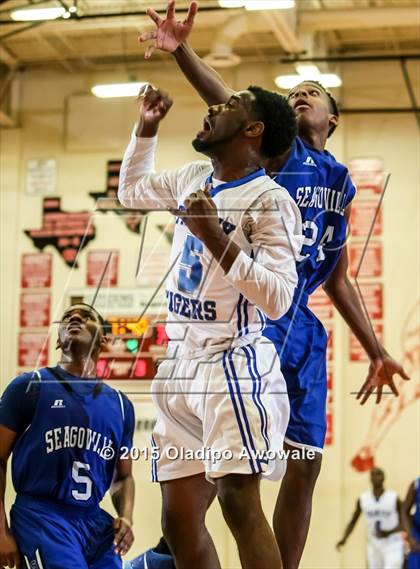 Thumbnail 3 in Trinity Christian vs Seagoville photogallery.