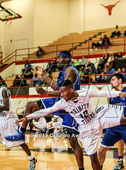 Thumbnail 3 in Trinity Christian vs Seagoville photogallery.