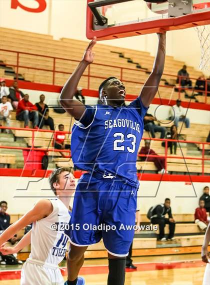 Thumbnail 2 in Trinity Christian vs Seagoville photogallery.