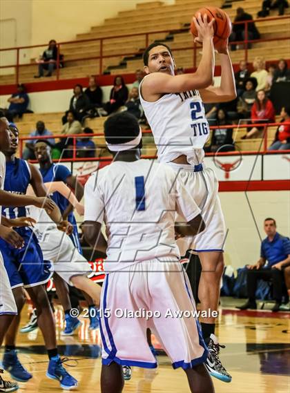 Thumbnail 3 in Trinity Christian vs Seagoville photogallery.