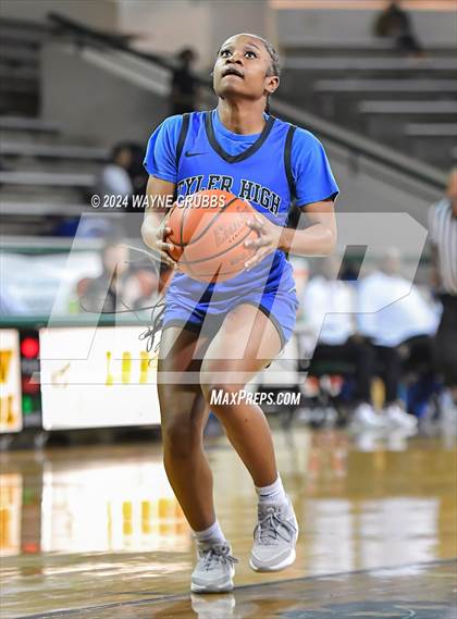 Thumbnail 1 in Tyler @ Longview photogallery.